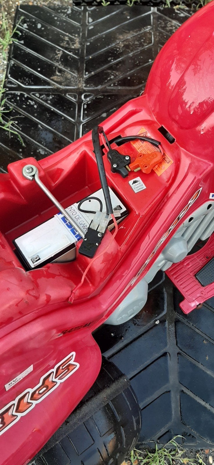 Elektronische kinder motor op batterij (nieuwe nodig), Gebruikt
