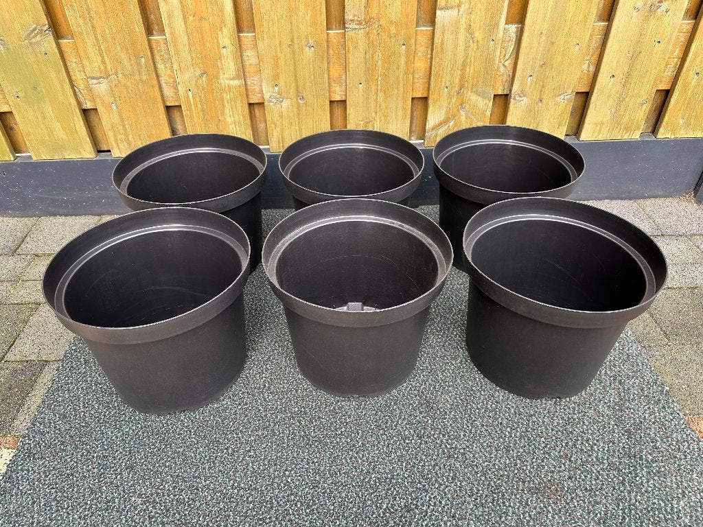 ZES GLOEDNIEUWE Grote Bloempotten; NIET gebruikt., 25 tot 40 cm, Kunststof, Rond, Nieuw