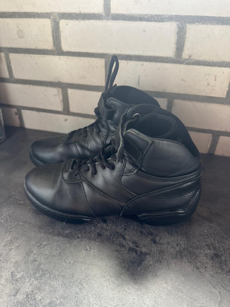 Dans schoenen, Ophalen, Zo goed als nieuw, Schoenen