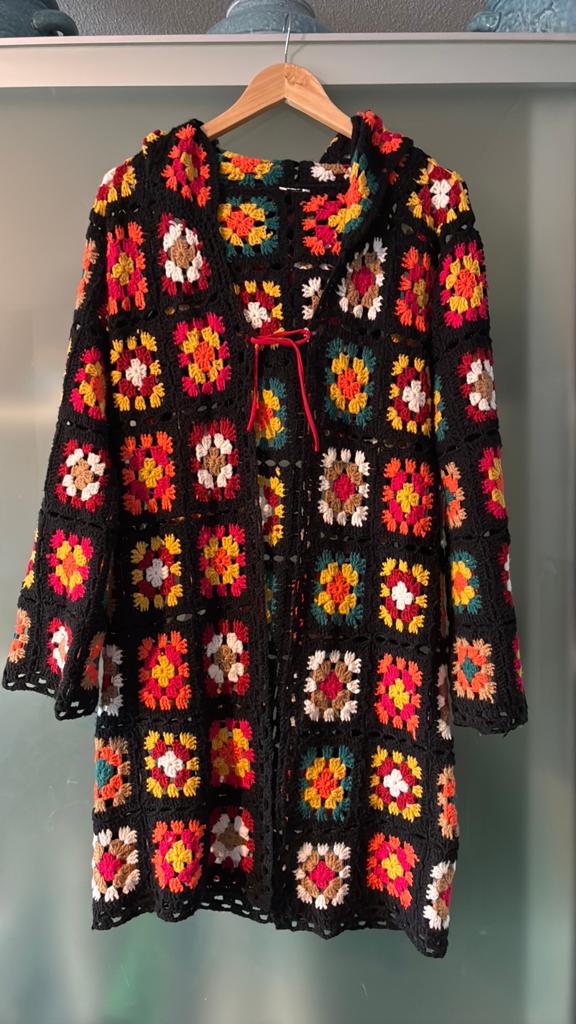 Gehaakt vest met capuchon - Granny Squares, Ophalen of Verzenden, Zo goed als nieuw, Maat 38/40 (M), Overige kleuren