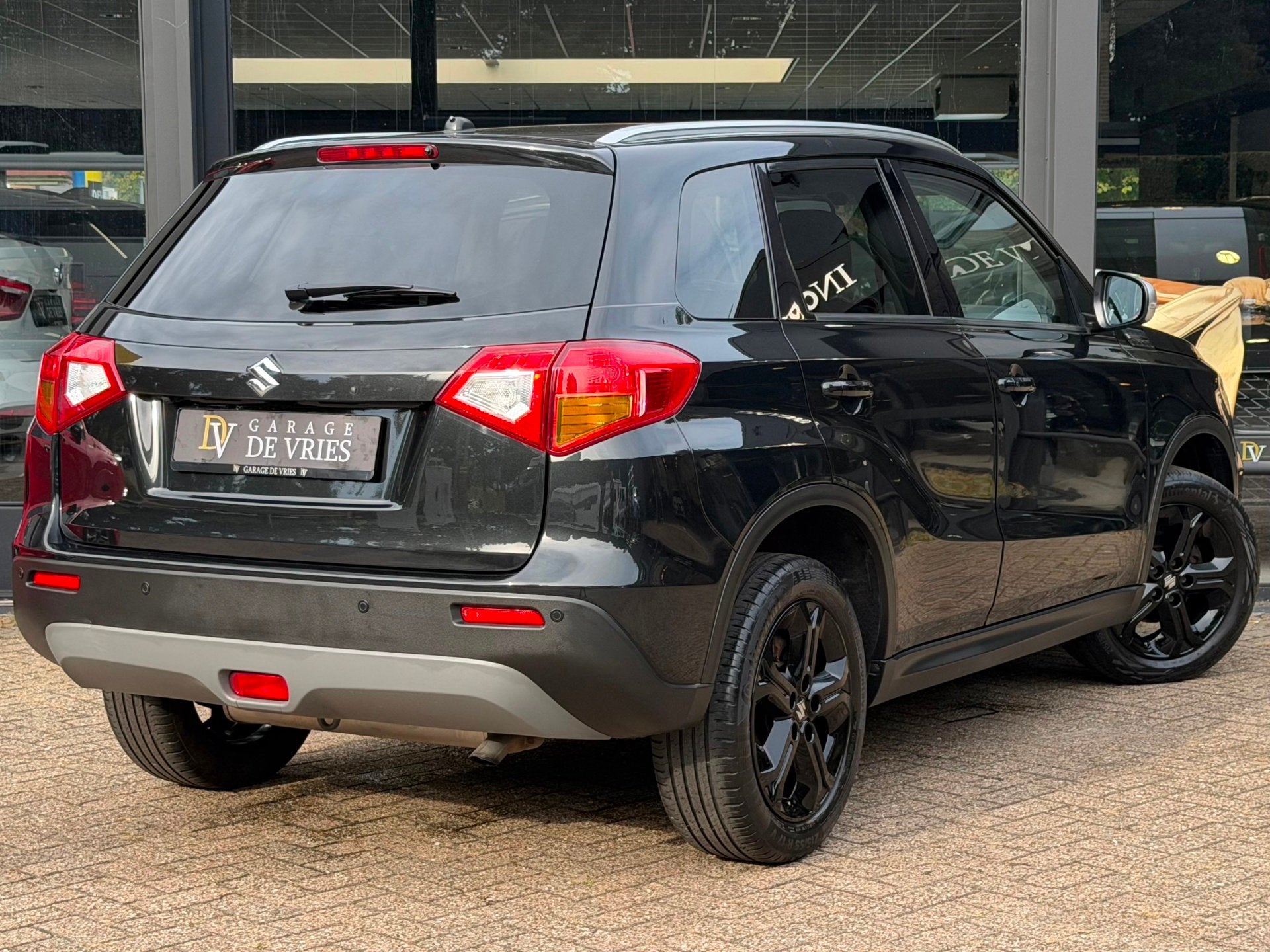 Suzuki Vitara 1.4 Boosterjet AllGrip Stijl ACC Leder Camera, Dealer onderhouden, Gebruikt, Zwart, 4 cilinders