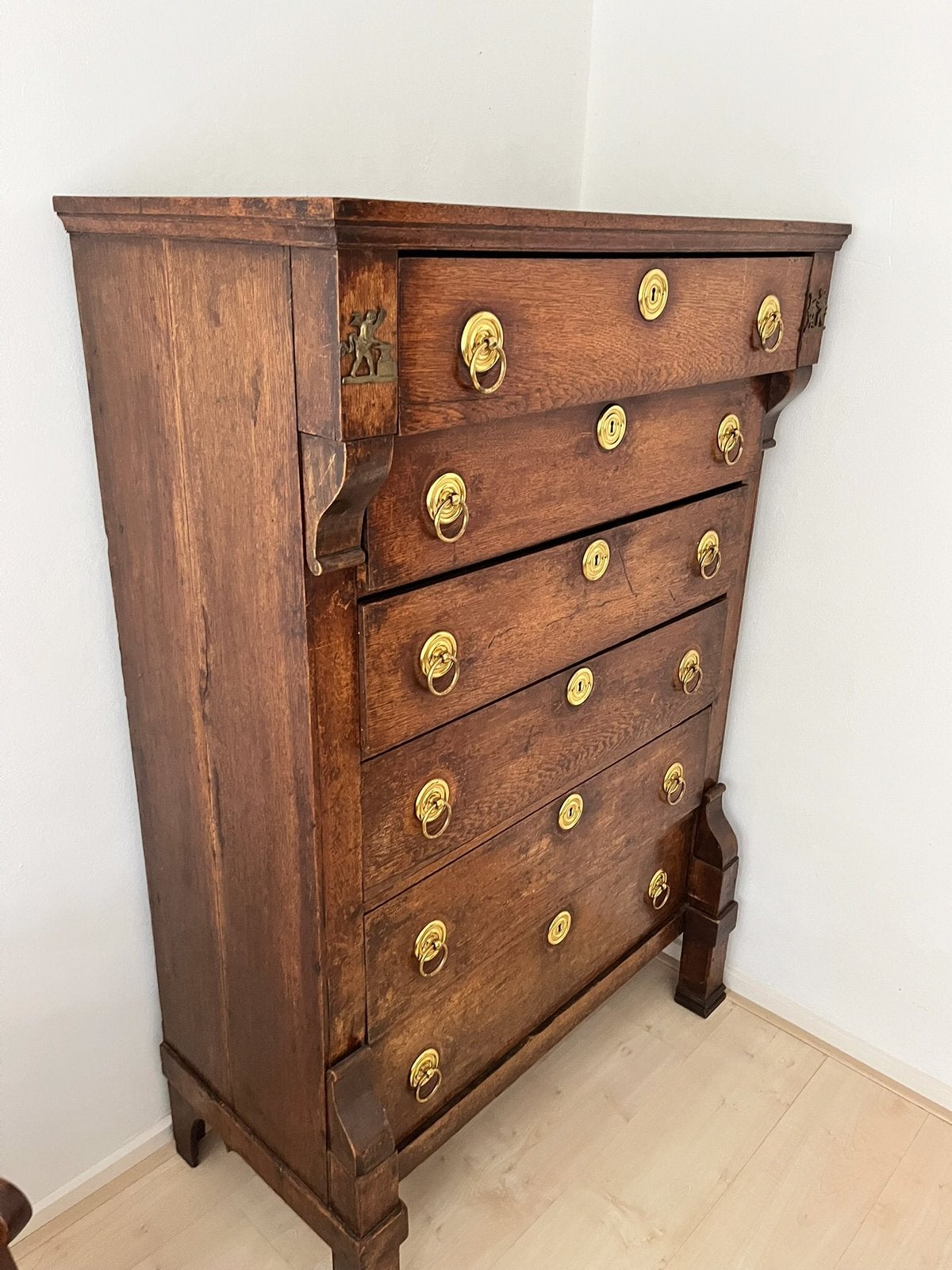 Ladenkast, Ophalen