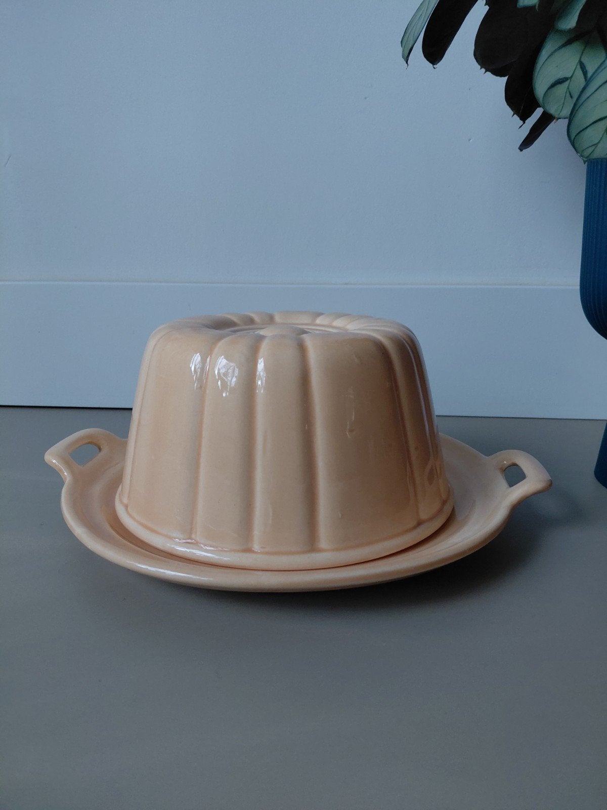 Brocante puddingvorm op onderschotel, Ophalen of Verzenden