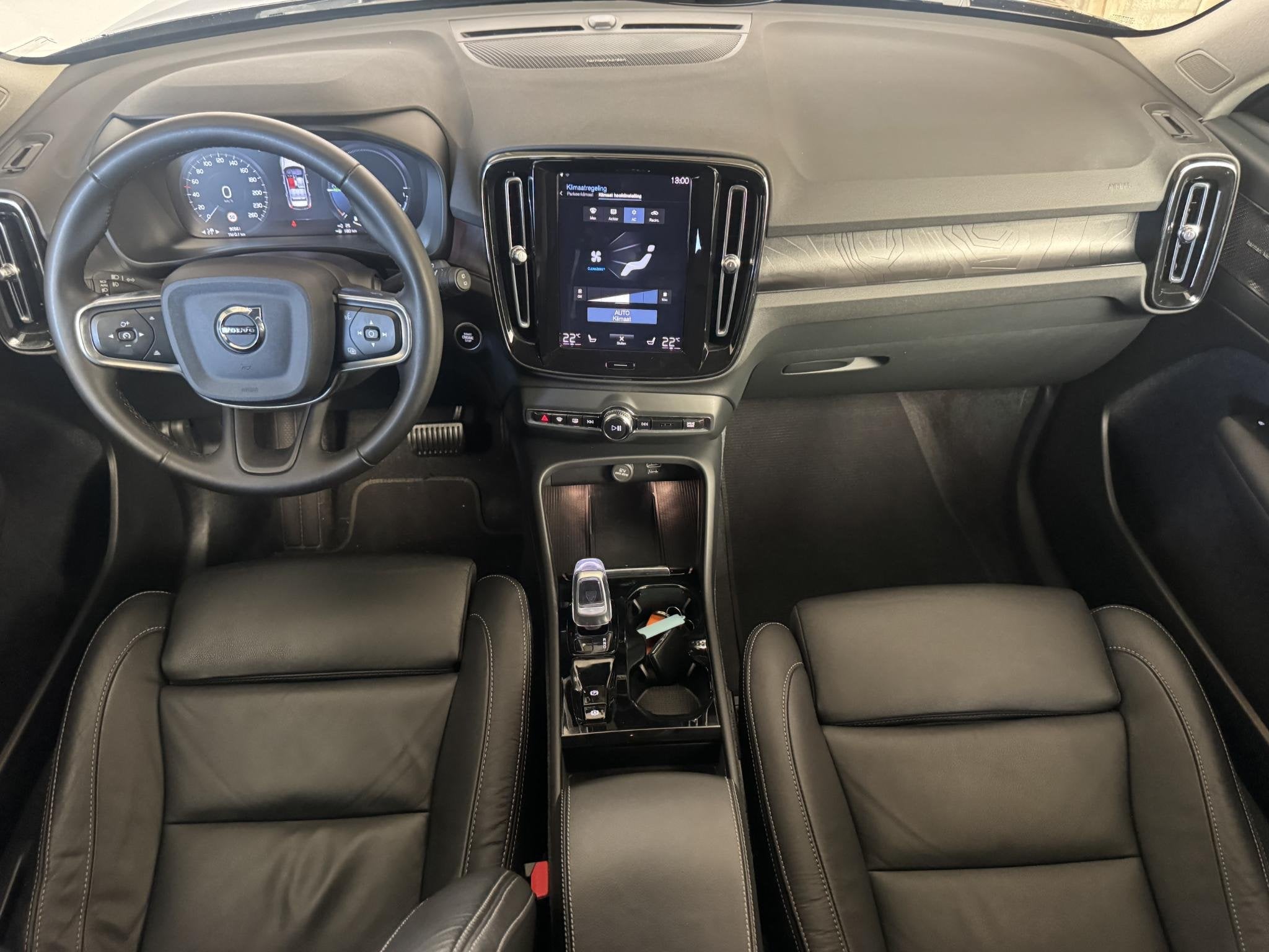 Volvo XC40 1.5 T5 Plug-in Hybrid Ultimate Dark | Trekhaak |, Auto's, Met garantie (alle), 179 pk, Zwart, Hybride Elektrisch/Benzine
