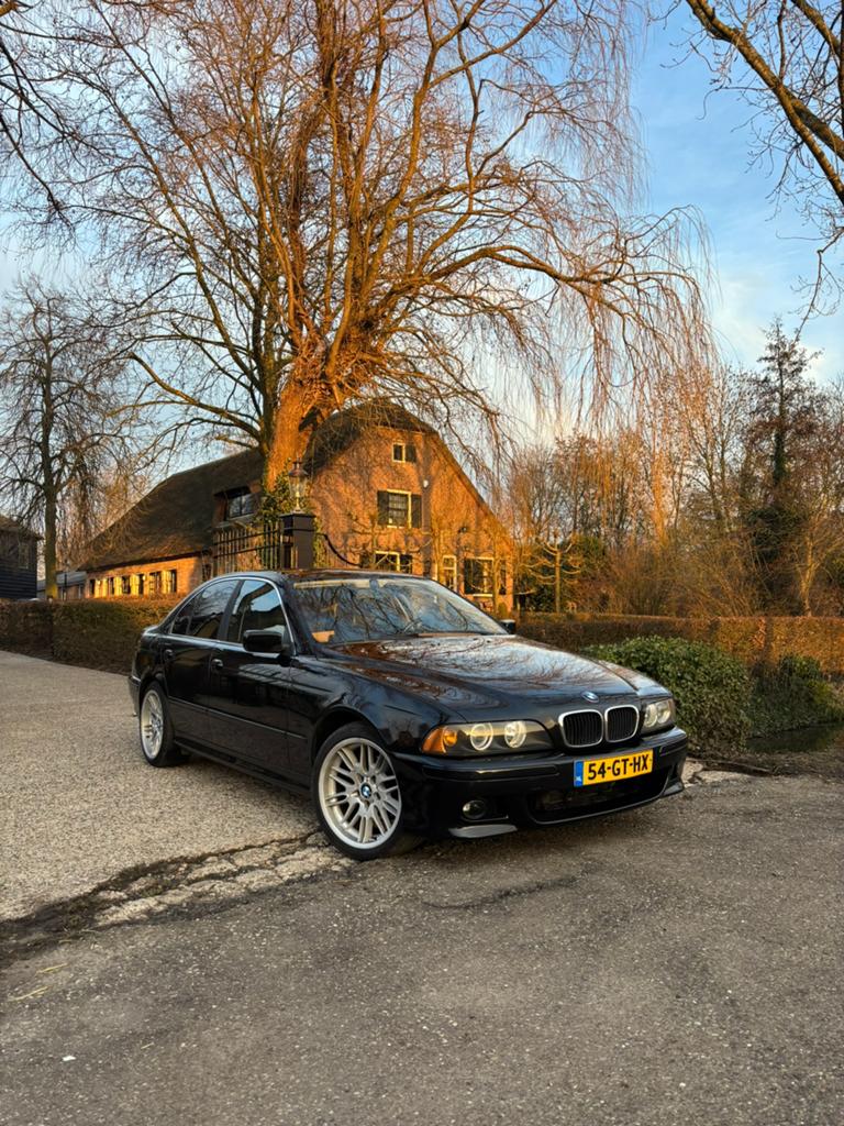 BMW 5-Serie 2.2 I 520 AUT 2001 Zwart, Auto's, BMW, Particulier, 5-Serie, Bluetooth, Climate control, Cruise Control, Elektrische buitenspiegels