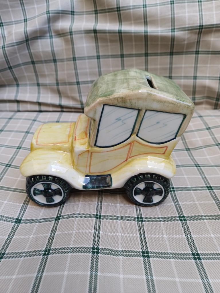 Spaarpot Oldtimer Auto - Handbeschilderd Italiaans porselein, Ophalen of Verzenden, Gebruikt, Steen, Aardewerk of Keramiek, Vervoermiddel