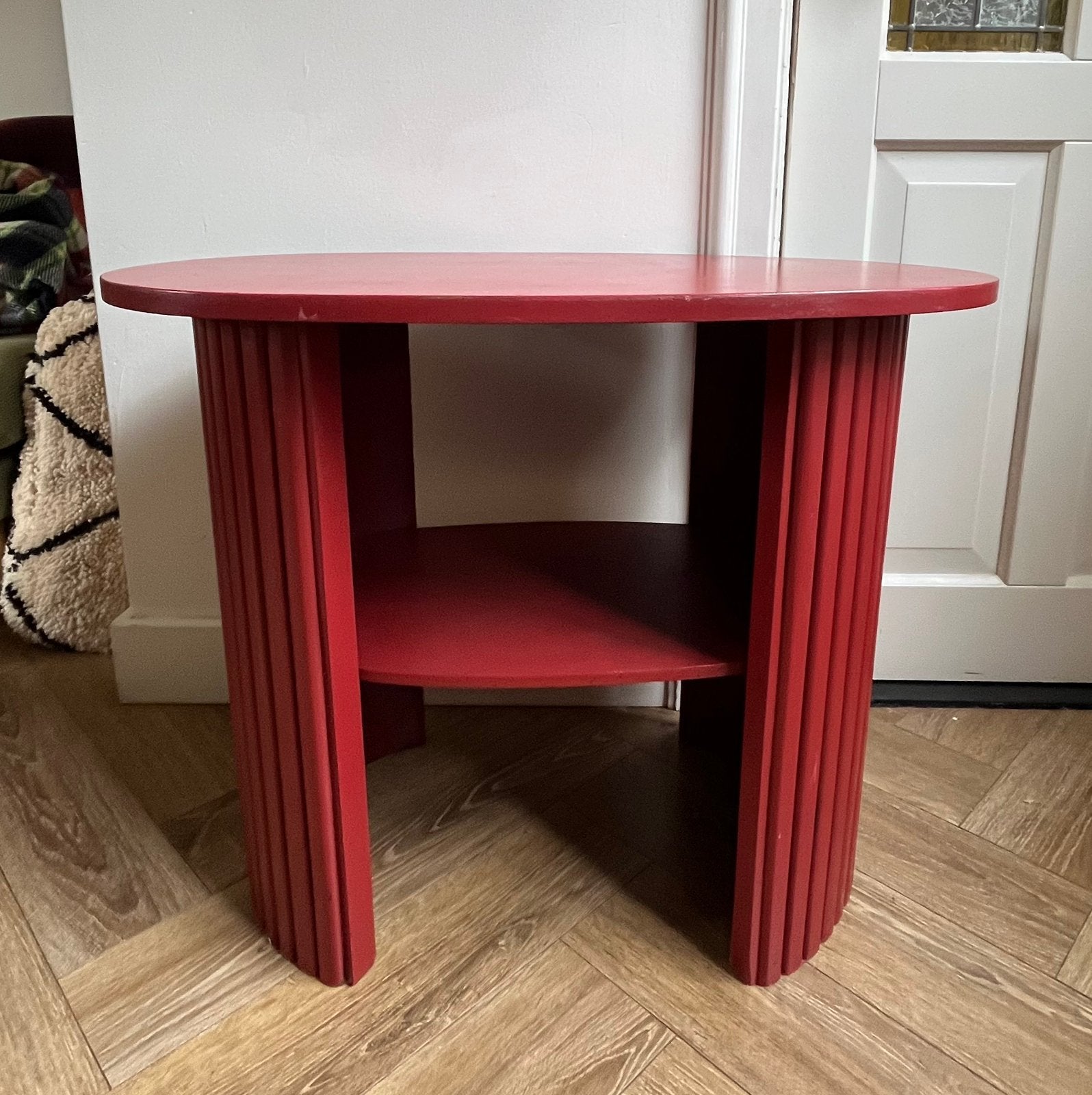 Vintage bijzettafel ossenbloed rood, Minder dan 55 cm, Ophalen of Verzenden, Zo goed als nieuw, Hout