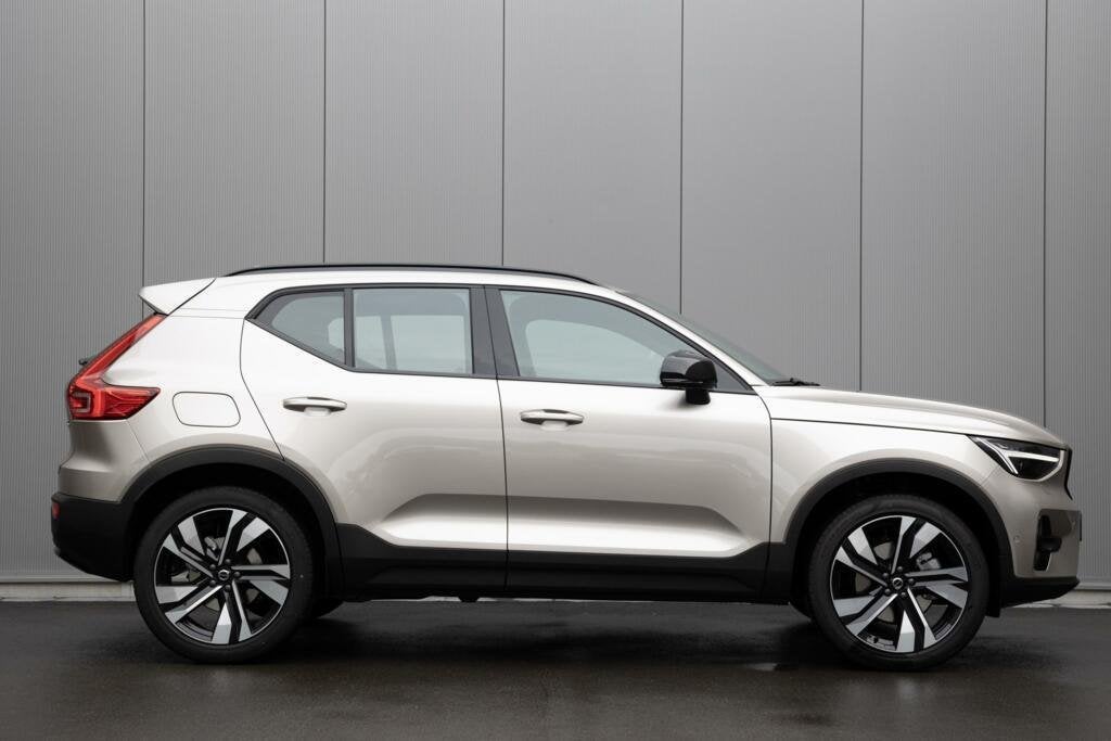 Volvo XC40 B4 MY2027 SAMENSTELLEN EXTRA VOORDEEL, 15 km/l, Gebruikt, 4 cilinders, 1969 cc
