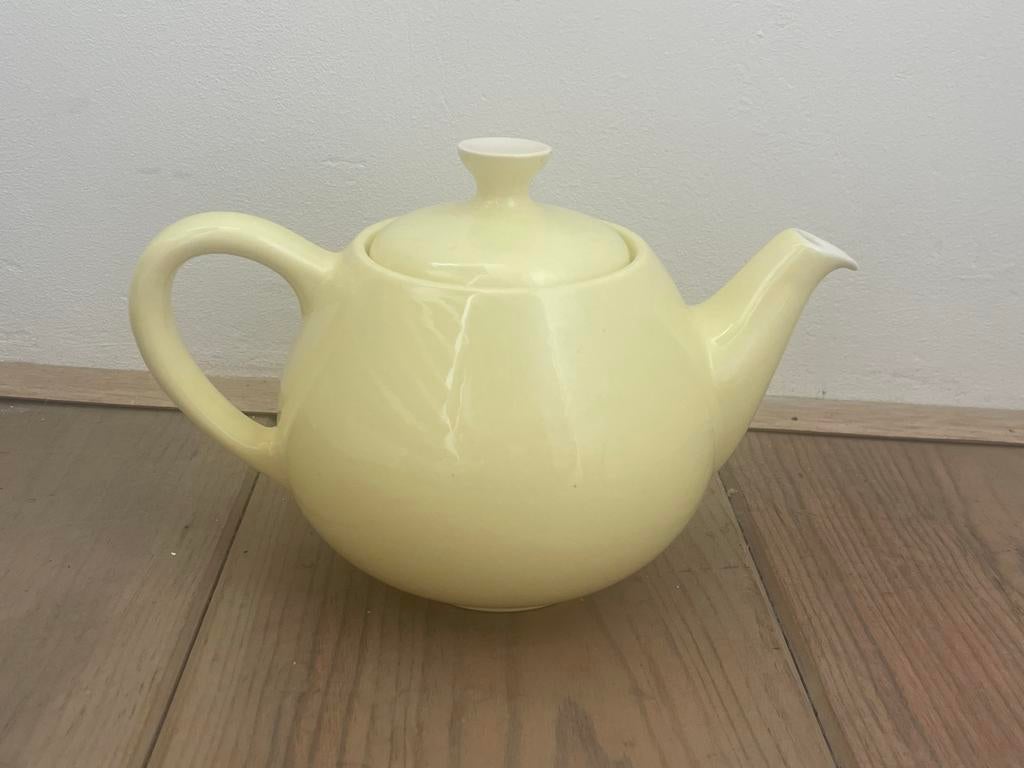 P. Regout & Co Maastricht theepot pastelgeel, Ophalen of Verzenden