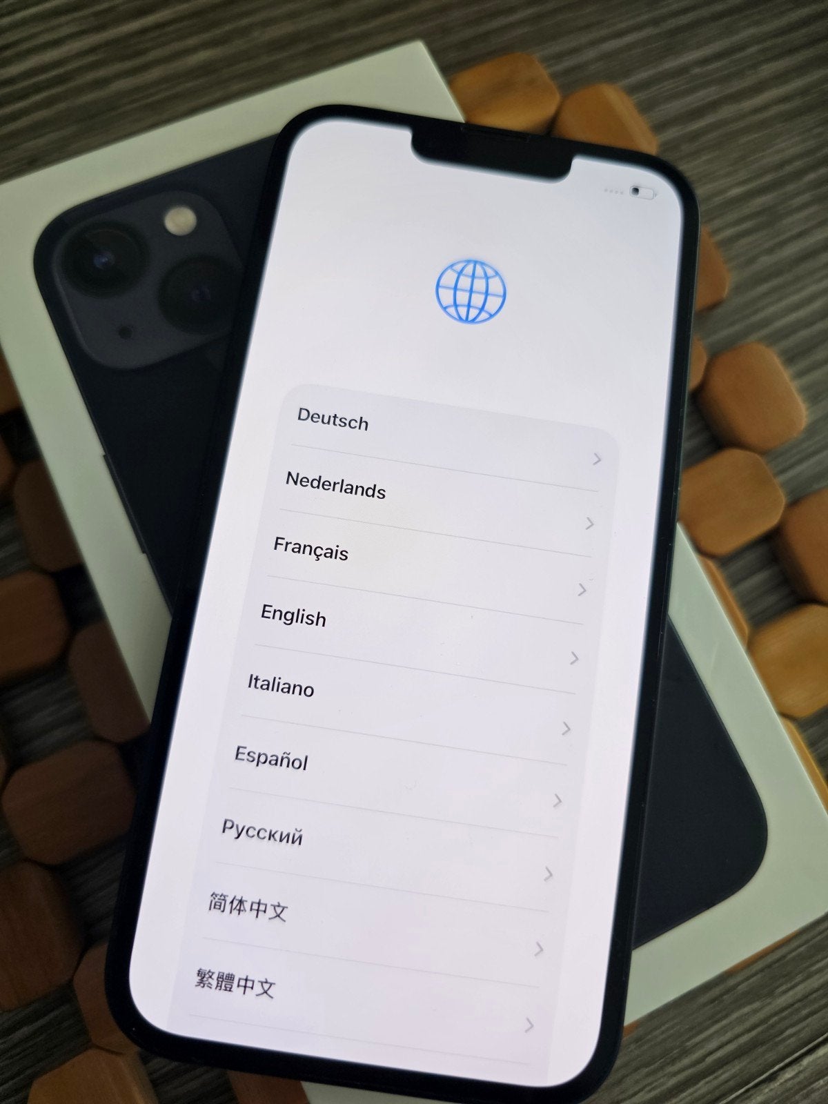 Foto 6 van iPhone 13 128GB  - Zo goed als nieuw met accessoires en doos
