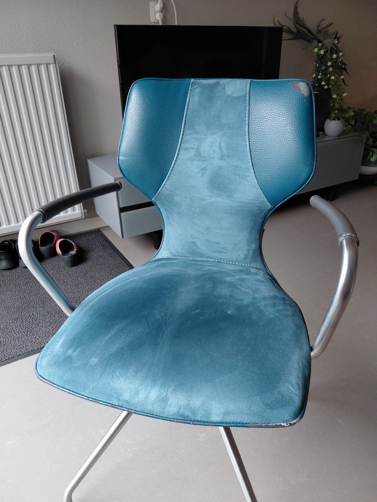 XOOON design stoel 3 stuks - Blauw met metalen onderstel, Huis en Inrichting, Ophalen, Modern design, Gebruikt, Leer