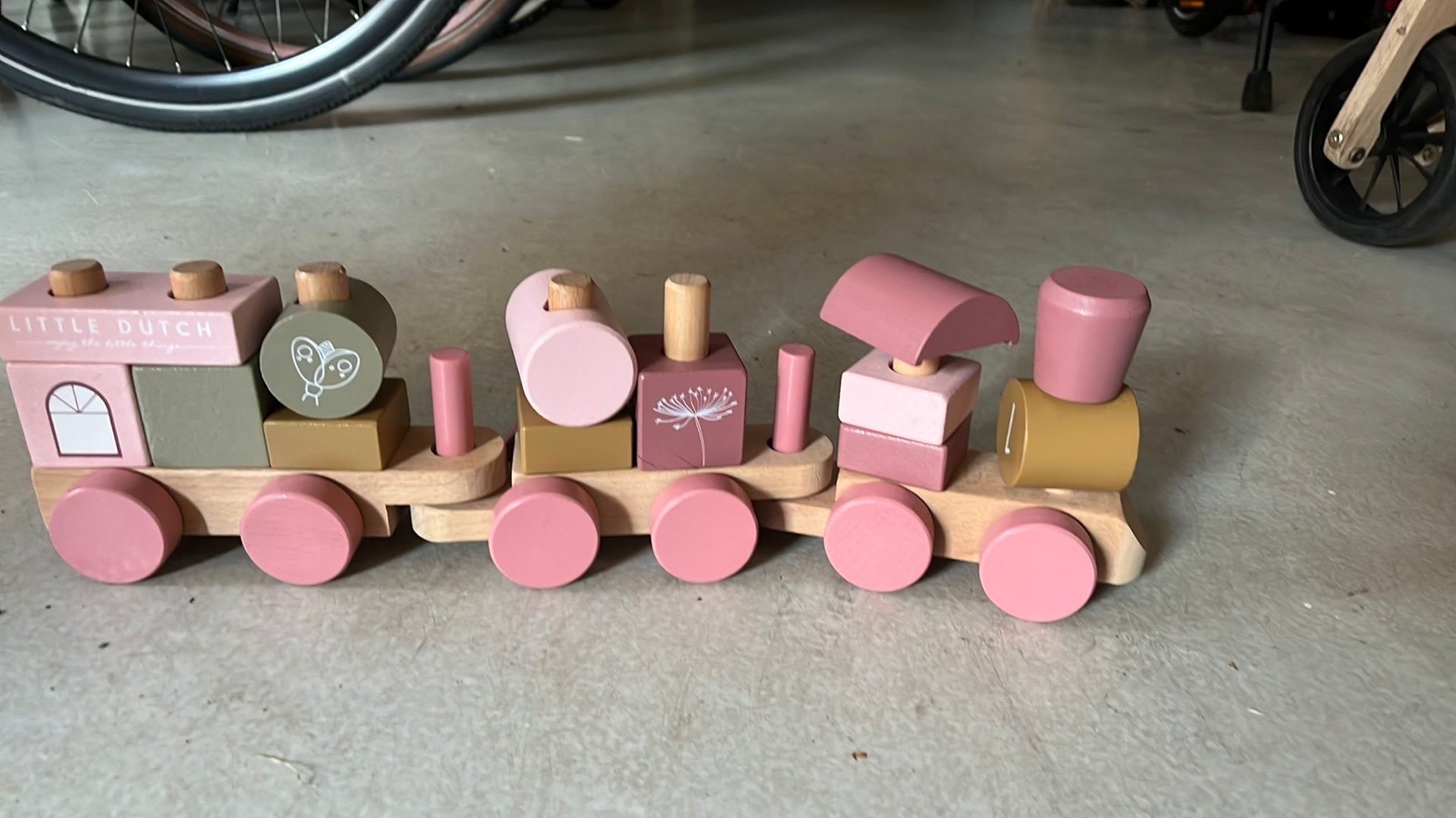 Houten trein little dutch, Kinderen en Baby's, Speelgoed | Houten speelgoed, Ophalen of Verzenden, Zo goed als nieuw