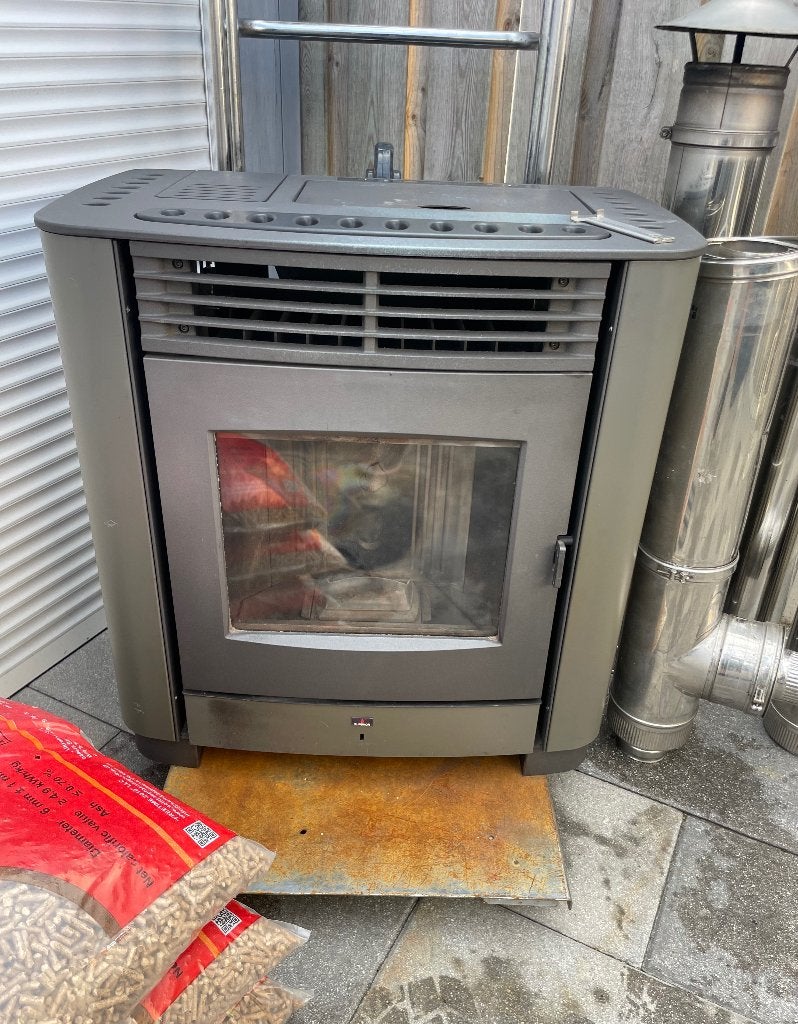 pelletkachel  9KW.  + ruim 7 M afvoerbiuzen + pellets, Huis en Inrichting, Kachels, Ophalen, Gebruikt, Overige brandstoffen, Pelletkachel