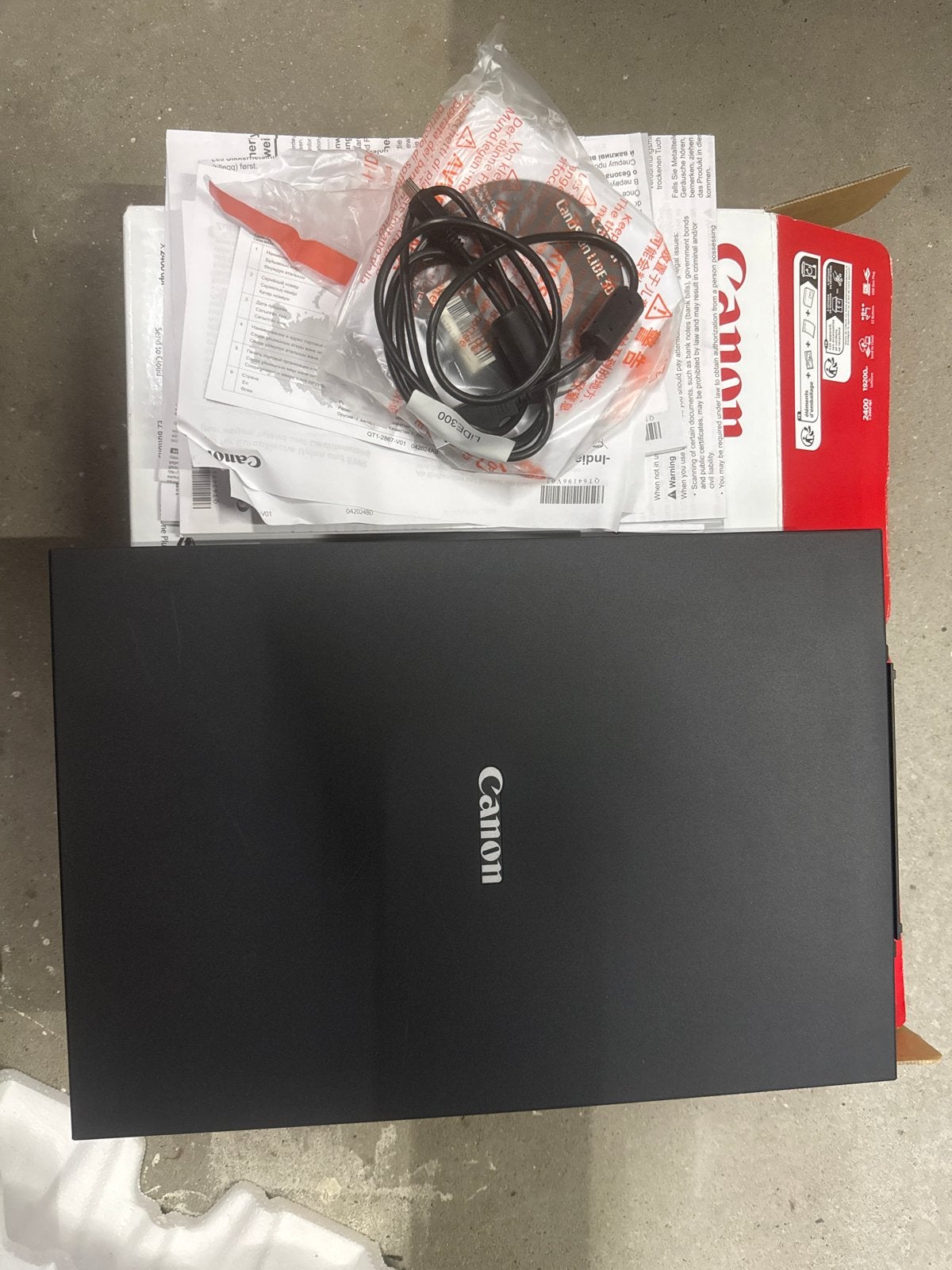 Canon CanoScan LiDE 300 - Compacte en gebruiksvriendelijke s, Ophalen of Verzenden, Zo goed als nieuw, Flatbedscanner