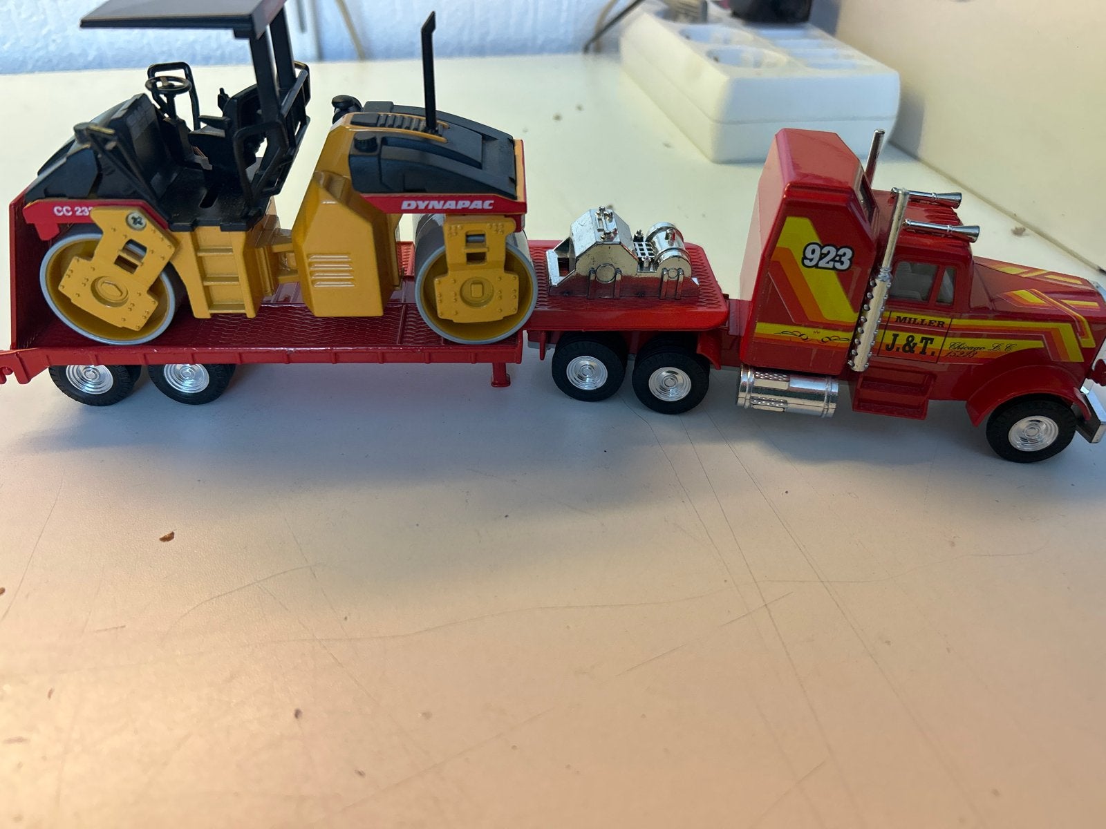 Joal vrachtwagen met Dynapac wals - Made in Spain, Overige merken, 1:32 tot 1:50, Ophalen of Verzenden, Zo goed als nieuw