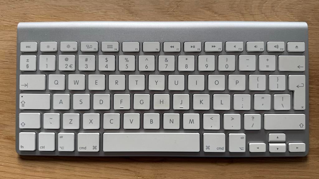 Apple wireless keyboard toetsenbord A1314, Computers en Software, Toetsenborden, Ophalen, Zo goed als nieuw, Draadloos, Qwerty