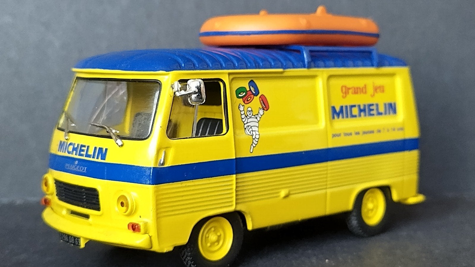 Peugeot J7 Michelin Jeu De Plage 1:43 Altaya Pol, Overige merken, Auto, Verzenden, .