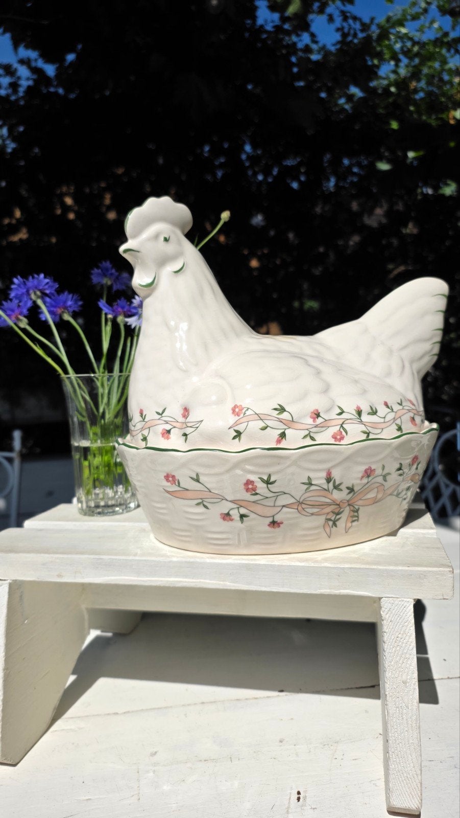Decoratieve Kip met Deksel - Crèmekleurig met Bloemen, Porselein of Keramiek, Mand, Vintage, Rond