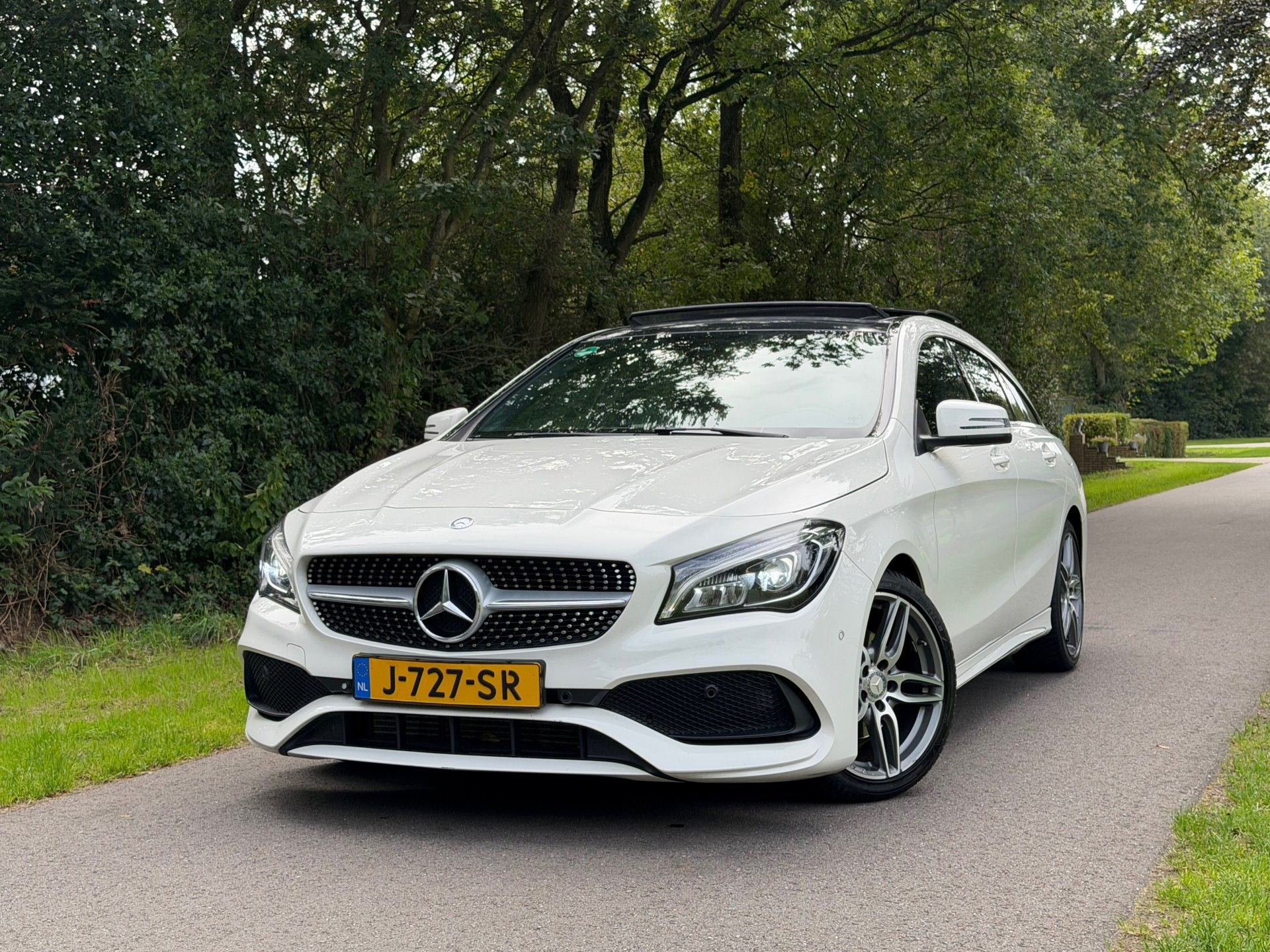 Mercedes-Benz CLA-klasse Shooting Brake 180 AMG Night Editio, Auto's, Voorwielaandrijving, Gebruikt, 4 cilinders, 715 kg