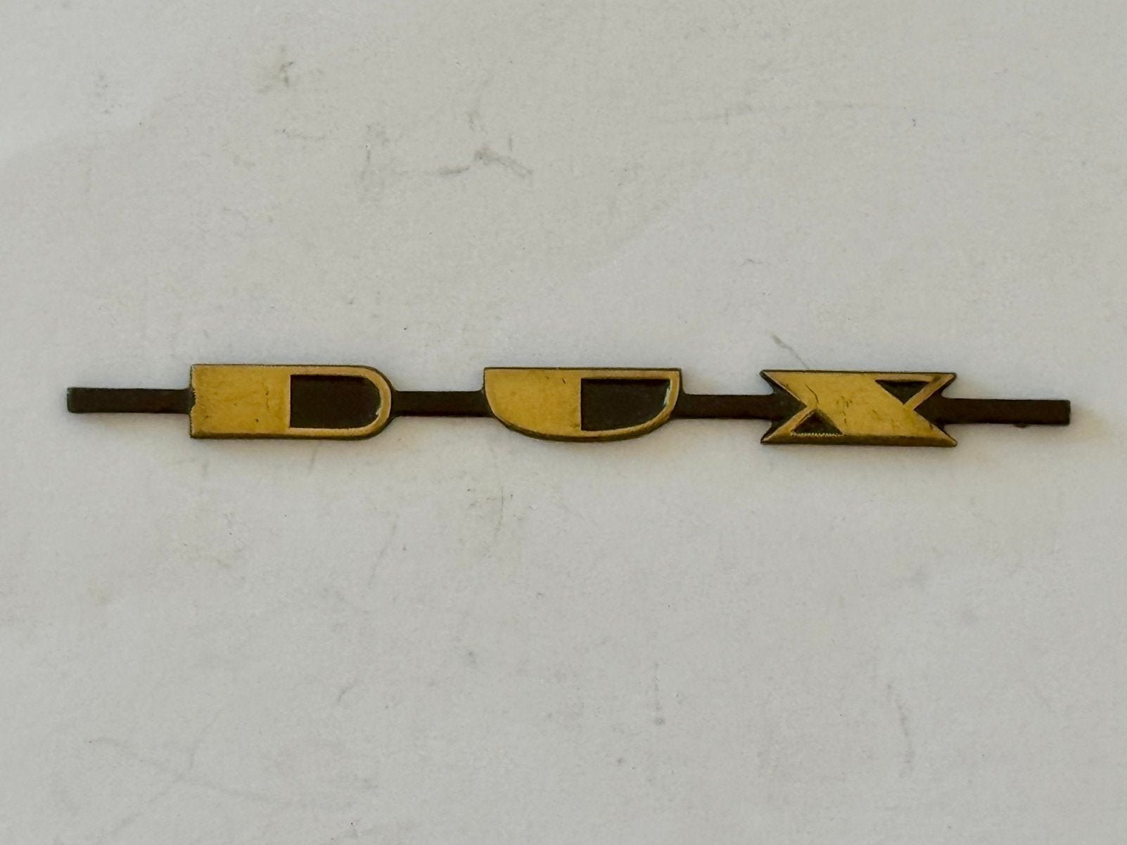 Metalen Plaatje DUX audiomerk uit Zweden, Verzamelen, Speldjes, Pins en Buttons, Ophalen of Verzenden, Zo goed als nieuw, Merk