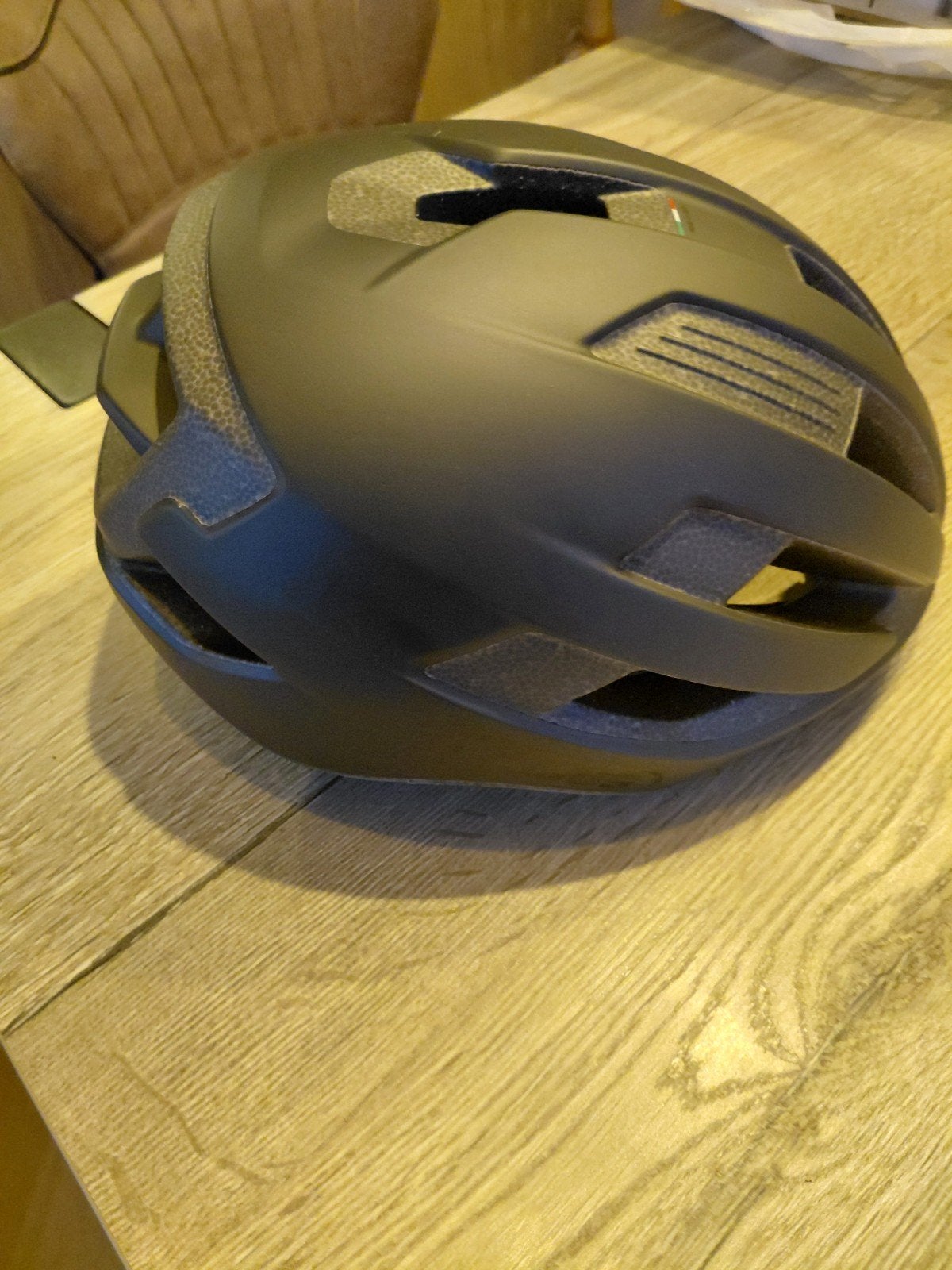 Nieuwe Abus Fietshelm, Fietsen en Brommers, Fietsaccessoires | Fietshelmen, Ophalen of Verzenden, Nieuw, Heer of Dame
