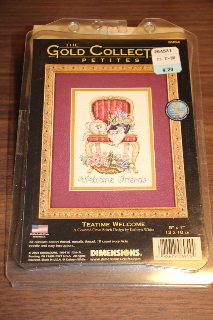 Borduurpakket Teatime welcome - Dimensions made in USA #4208, Ophalen of Verzenden, Nieuw, Handborduren, Borduurpakket