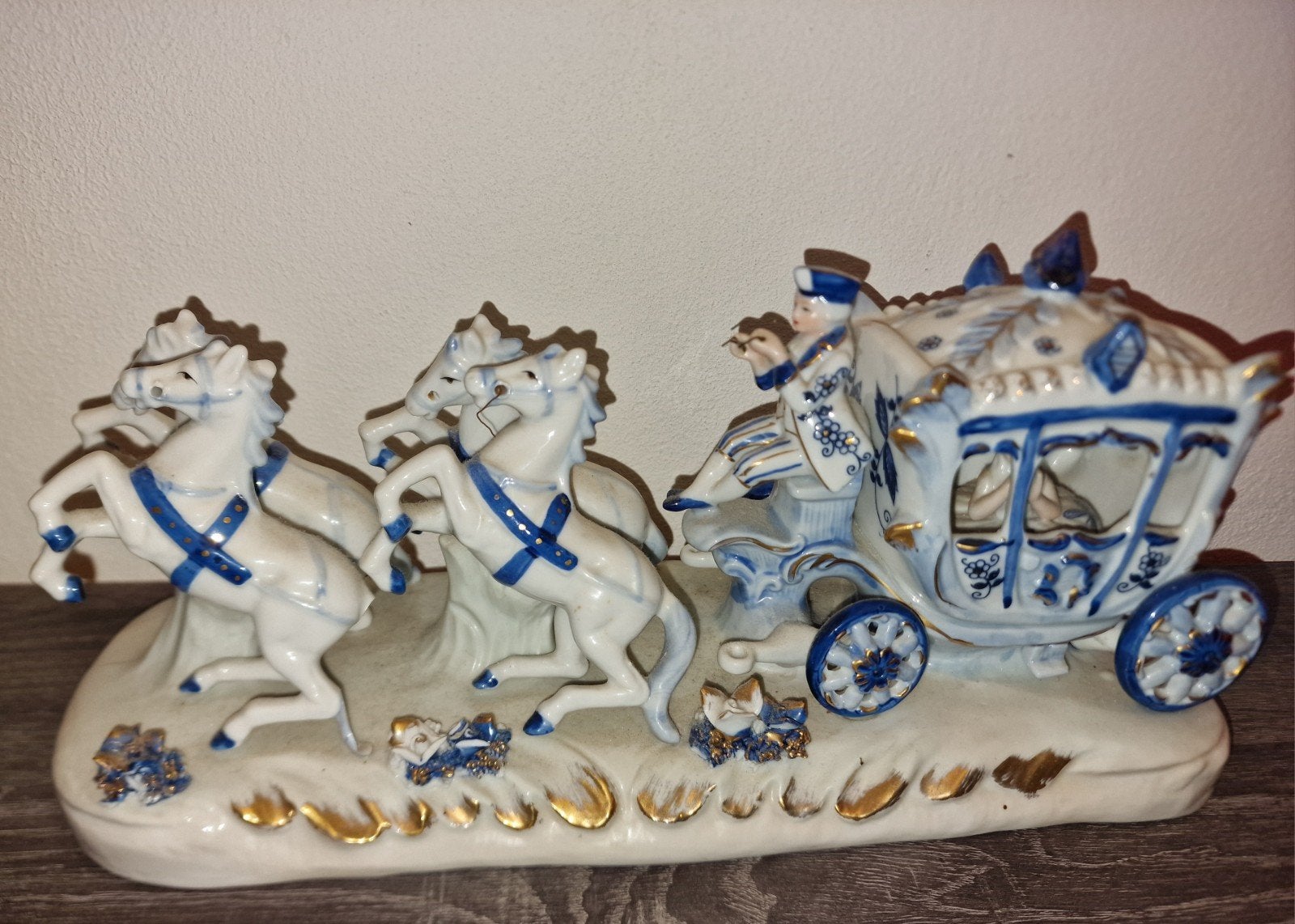 Antiek porseleinen koets met paarden, blauw-wit, Antiek en Kunst, Antiek | Porselein, Ophalen
