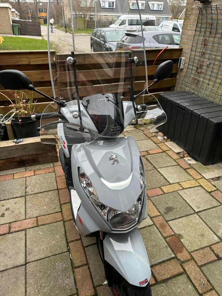 Peugeot Kisbee Scooter 2021 - Slechts 7030km - windscherm, Ophalen, Zo goed als nieuw