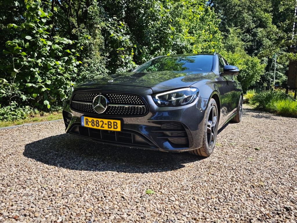 Mercedes-Benz E-Klasse E300 e 320pk 9G-TRONIC 2022 Grijs, Auto's, Mercedes-Benz, Automaat, Achterwielaandrijving, 4 cilinders