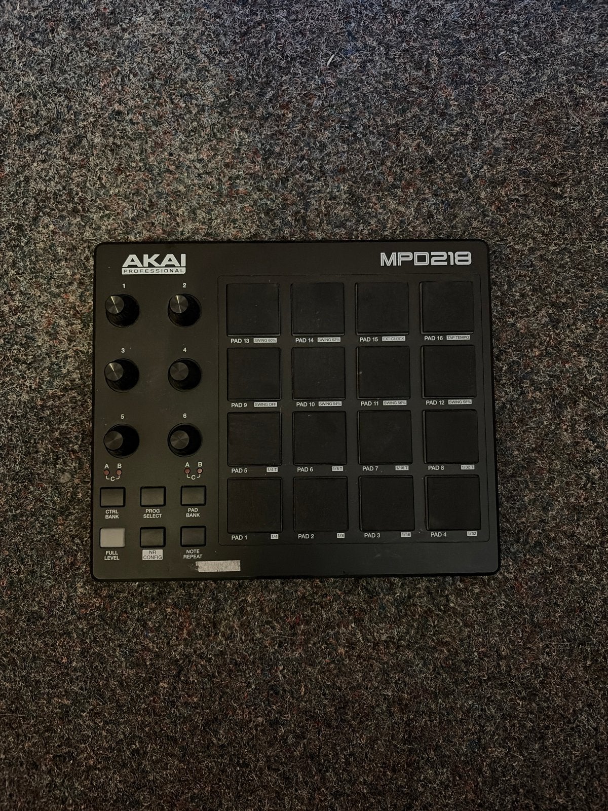 AKAI Professional MPD218 MIDI Pad Controller, Overige merken, Zo goed als nieuw, Met midi-aansluiting, Overige aantallen