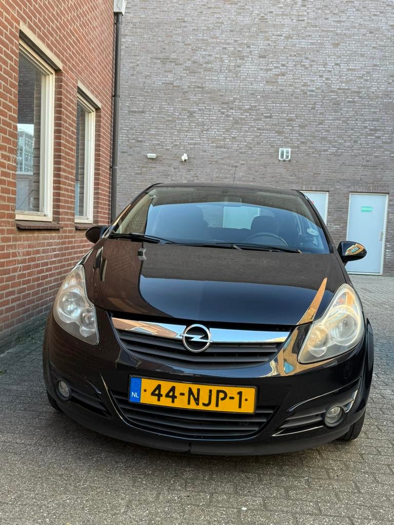 Opel Corsa 1.2 16V 3D 2010 Zwart, Auto's, Voorwielaandrijving, 450 kg, 40 €/maand, 1229 cc