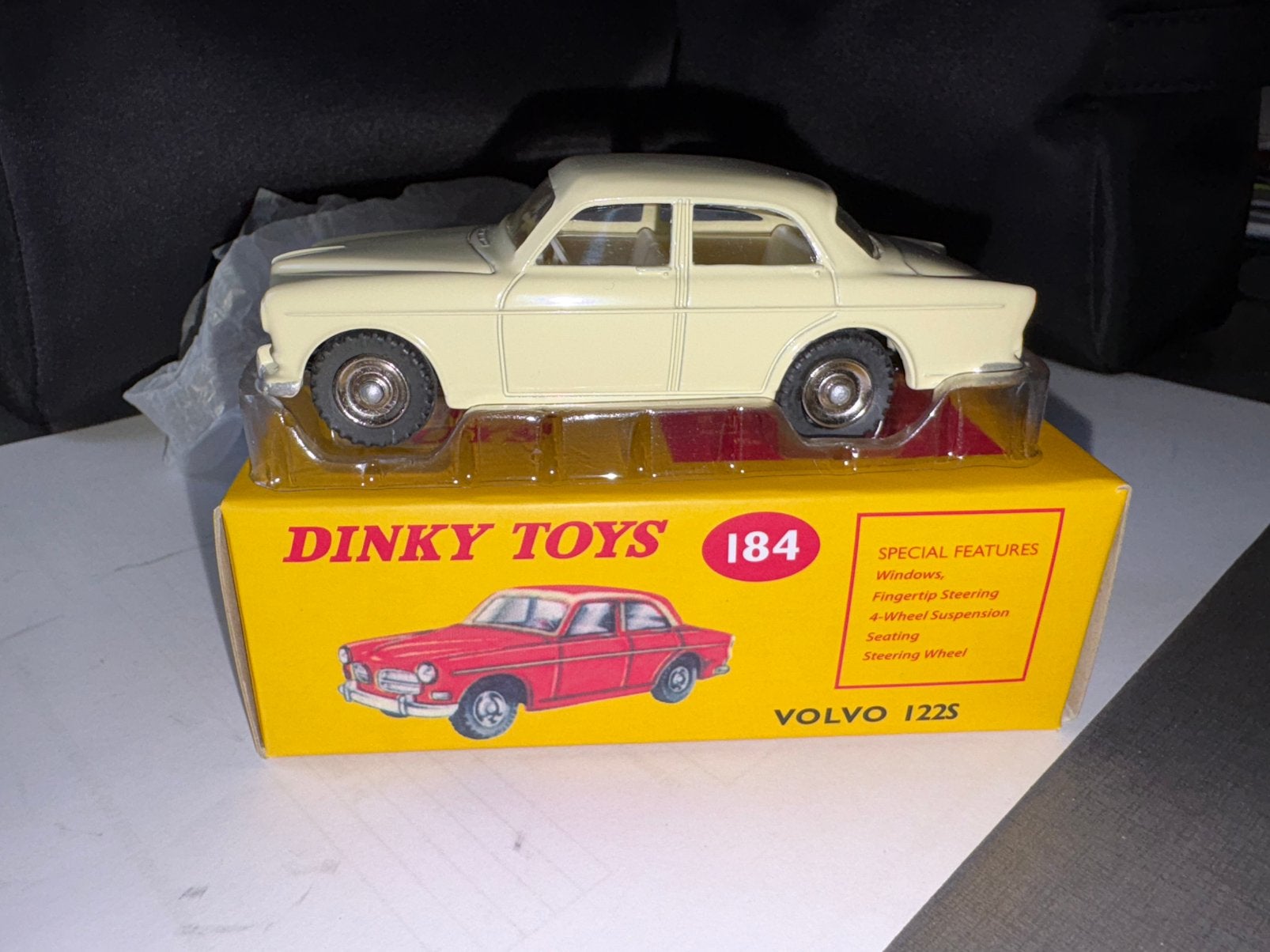 DINKY TOYS VOLVO 122S, Hobby en Vrije tijd, Ophalen of Verzenden, Nieuw, Auto, Dinky Toys