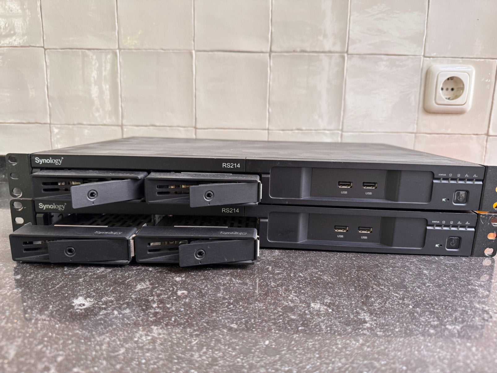 Synology RS214 gebruikt, 2x maar onverwoestbare Nas, Gebruikt, Noreply@synologynotification.com., Grafenberger Allee 295 40237 Düsseldorf Deutschland