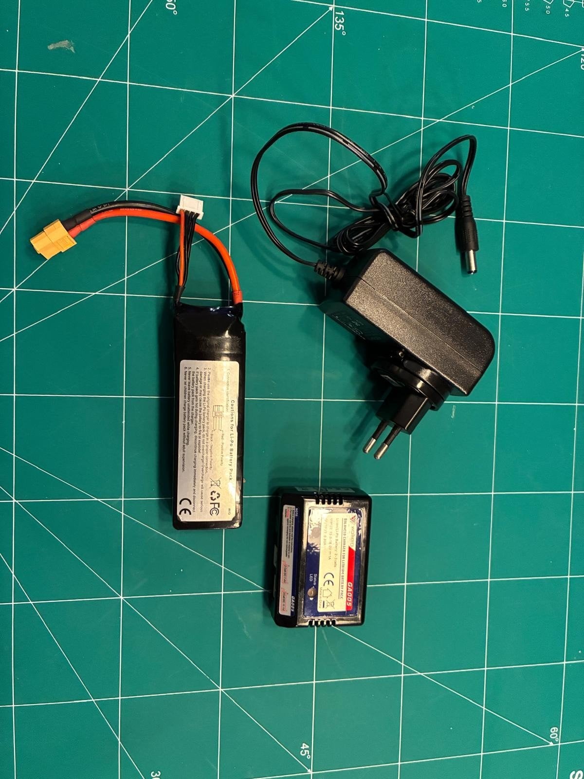 3S LiPo 2200mAh accu met Lader en Adapter, Gebruikt