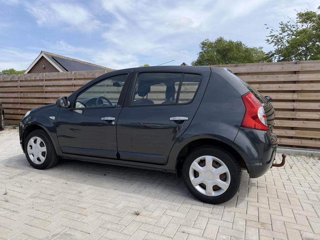 Dacia Sandero 1.2 Lauréate Airco l nieuwe apk, Auto's, Dacia, Voorwielaandrijving, Euro 5, Stof, Gebruikt