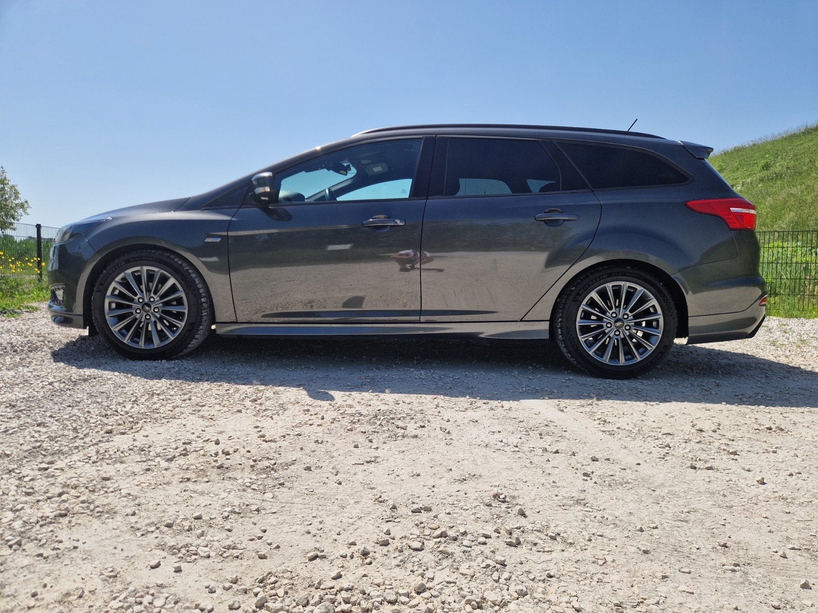 Ford Focus 1.0 Ecoboost st line 125pk 2018 Grijs, Auto's, Ford, Zwart, Handgeschakeld, 1216 kg, Particulier