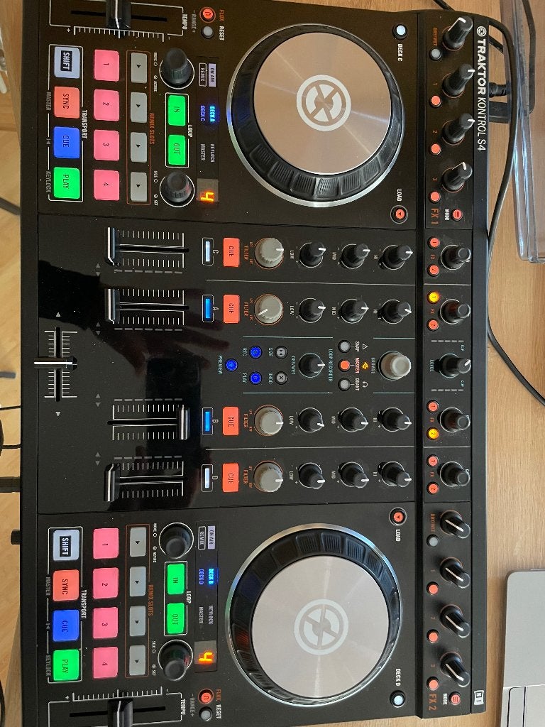Native Instruments Traktor S4 - mk2 met decksaver, Muziek en Instrumenten, Dj-sets en Draaitafels, Ophalen of Verzenden, Gebruikt