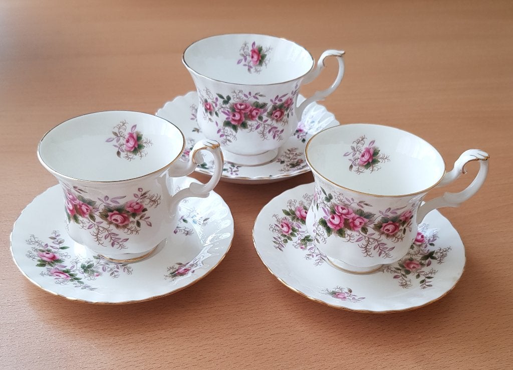 3 kop en schotels (Royal Albert) Lavender Rose, voor alles, Ophalen, Zo goed als nieuw, Overige stijlen, Kop(pen) en/of Schotel(s)