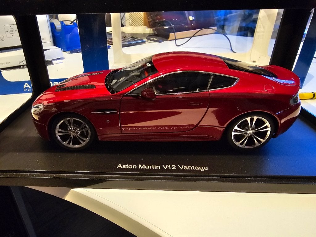 Aston Martin V12 Vantage 1/18 Autoart, Ophalen of Verzenden, Nieuw, Auto, Autoart