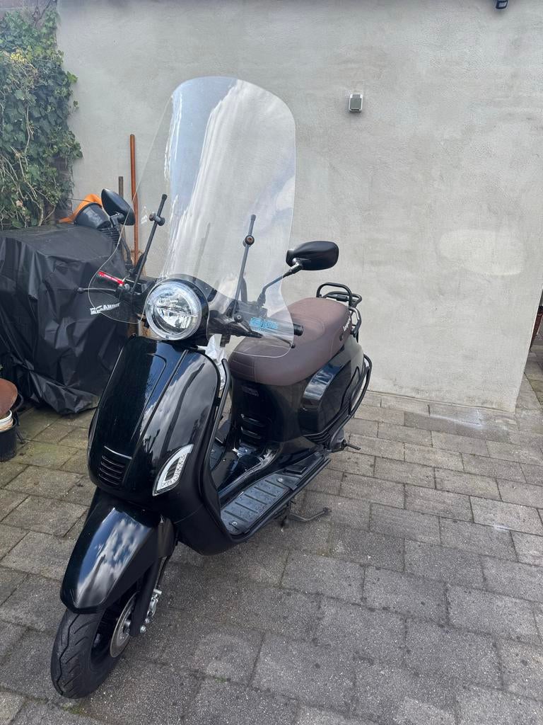 Leopard scooter + 2 helmen, Ophalen, Gebruikt, Overige typen, Overige merken