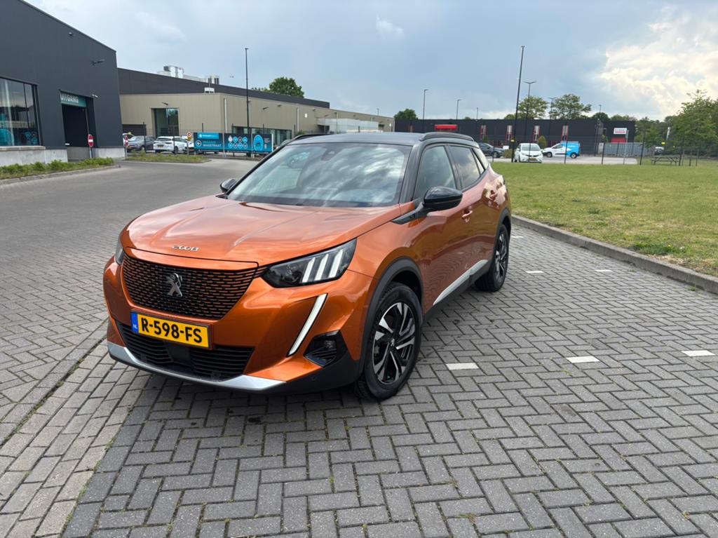 Peugeot e-2008 GT 2021 Oranje | Full Options | Camera |, Auto's, Zwart, Overige kleuren, 900 min, Leder en Stof