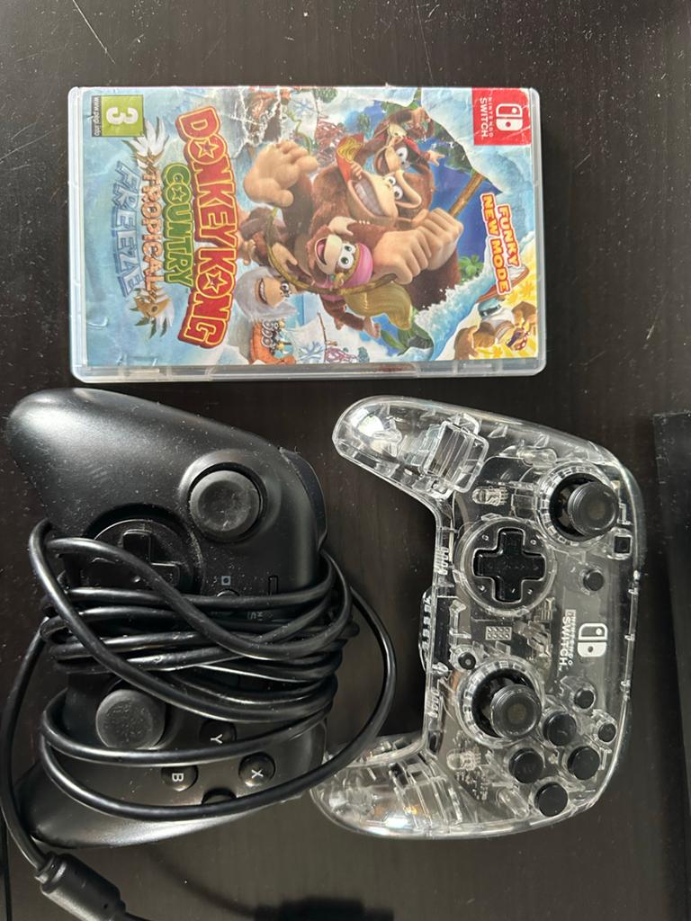 Donkey Kong Country: Tropical Freeze + 2x Switch Joysticks, Spelcomputers en Games, Ophalen of Verzenden, Zo goed als nieuw