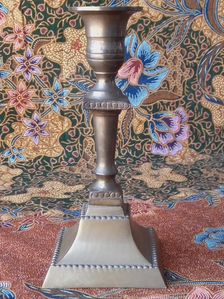 Mooi stel antieke koperen kandelaars uit Engeland 15,7 cm., Antiek en Kunst, Ophalen of Verzenden, Koper of Brons