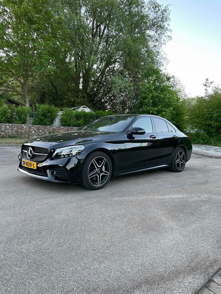 Mercedes Benz. C klasse 180 AMG line-Night pack-Pano Dak-LED, 1800 kg, Alcantara, Zwart, 75 €/maand