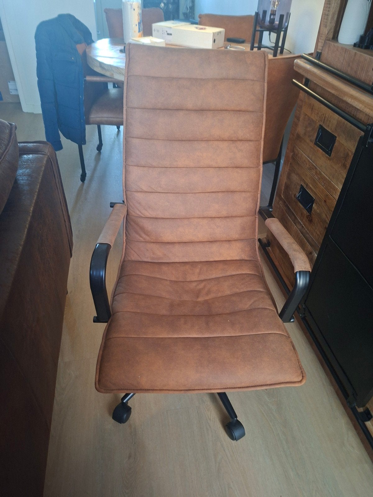Diverse meubels: stoelen, bank, tv-meubel en lamp, Ophalen, Gebruikt, Industrieel, Modern, Leer
