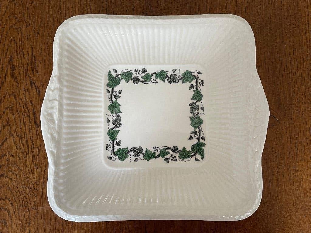 Wedgwood "Stratford" 'Vierkante Schaal' Nieuw, Nieuw, Ophalen of Verzenden, Schaal of Schalen, Overige stijlen