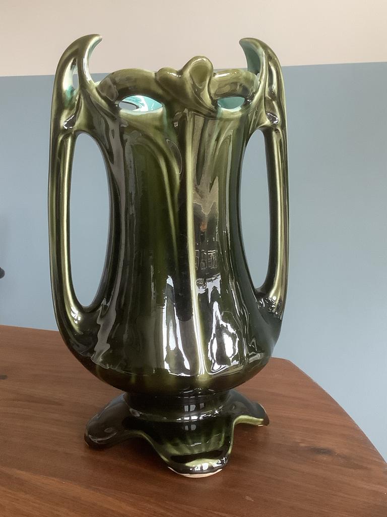 Vintage Art Deco Groene Keramische Vaas met Handvatten, Antiek en Kunst, Ophalen of Verzenden