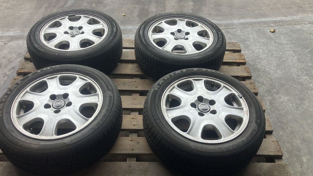 4 Auto banden Volvo V70, Gebruikt, 17 inch, Ophalen of Verzenden, Band(en)