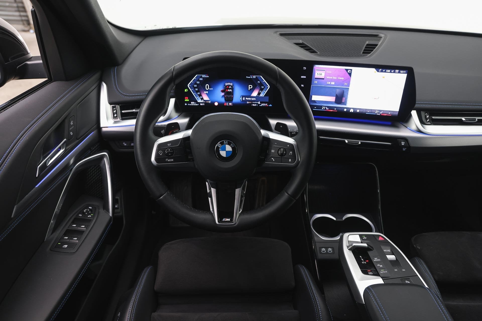 BMW X1 sDrive20i M Sport Automaat / Trekhaak / Achteruitrijc, 1525 kg, 156 pk, Met garantie (alle), Zwart