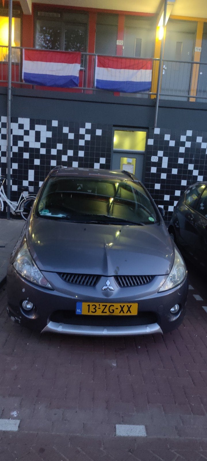 Mitsubishi Grandis 2.4 Mivec 7 AUT 2008 Grijs, Ophalen